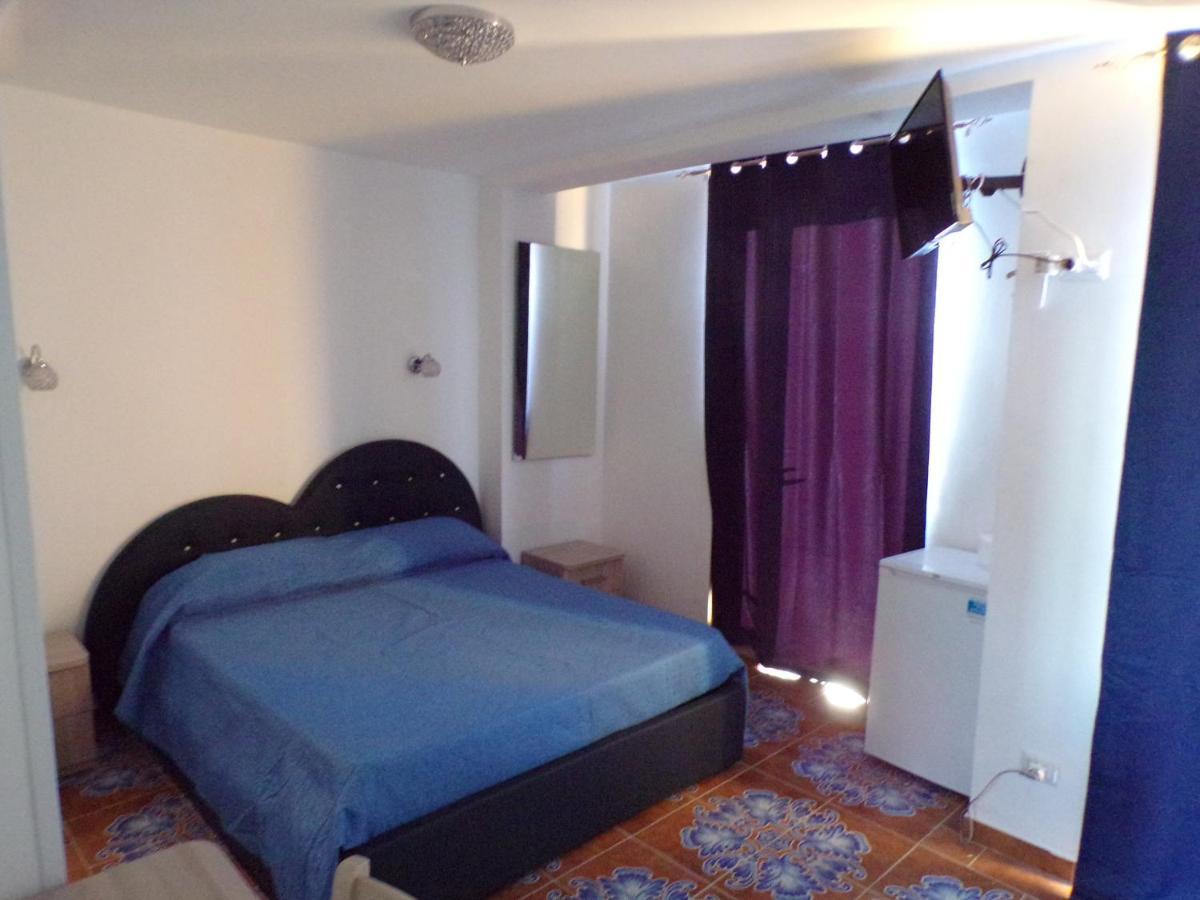 Nuova Aurora Rent Rooms Roccalumera Exteriér fotografie