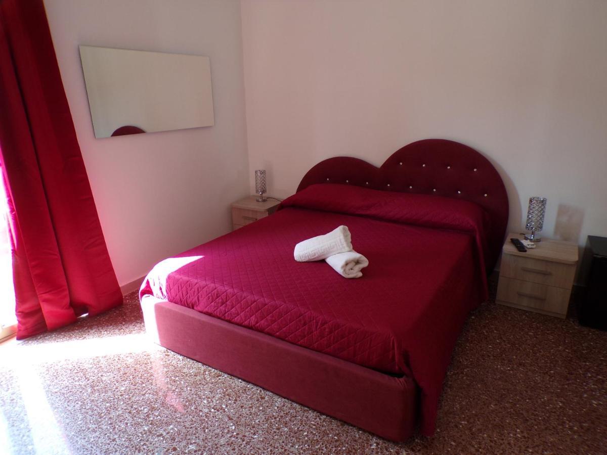 Nuova Aurora Rent Rooms Roccalumera Exteriér fotografie