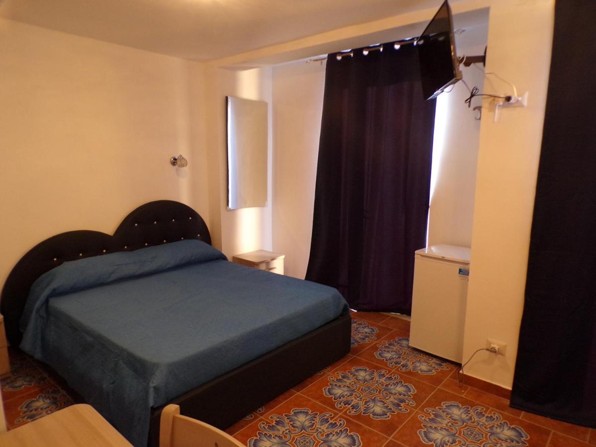 Nuova Aurora Rent Rooms Roccalumera Exteriér fotografie