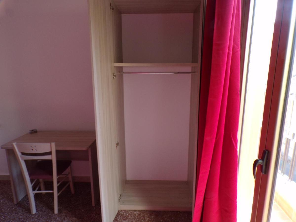 Nuova Aurora Rent Rooms Roccalumera Exteriér fotografie