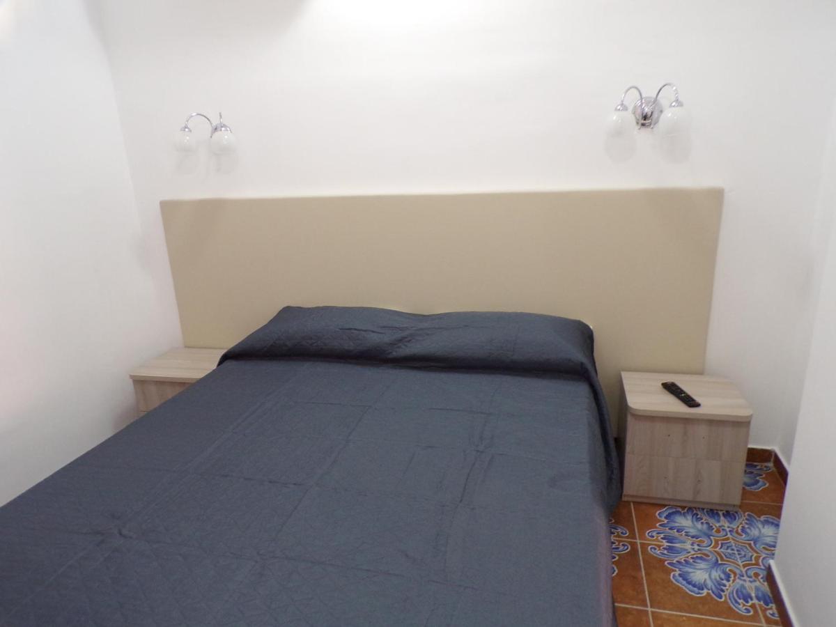 Nuova Aurora Rent Rooms Roccalumera Exteriér fotografie