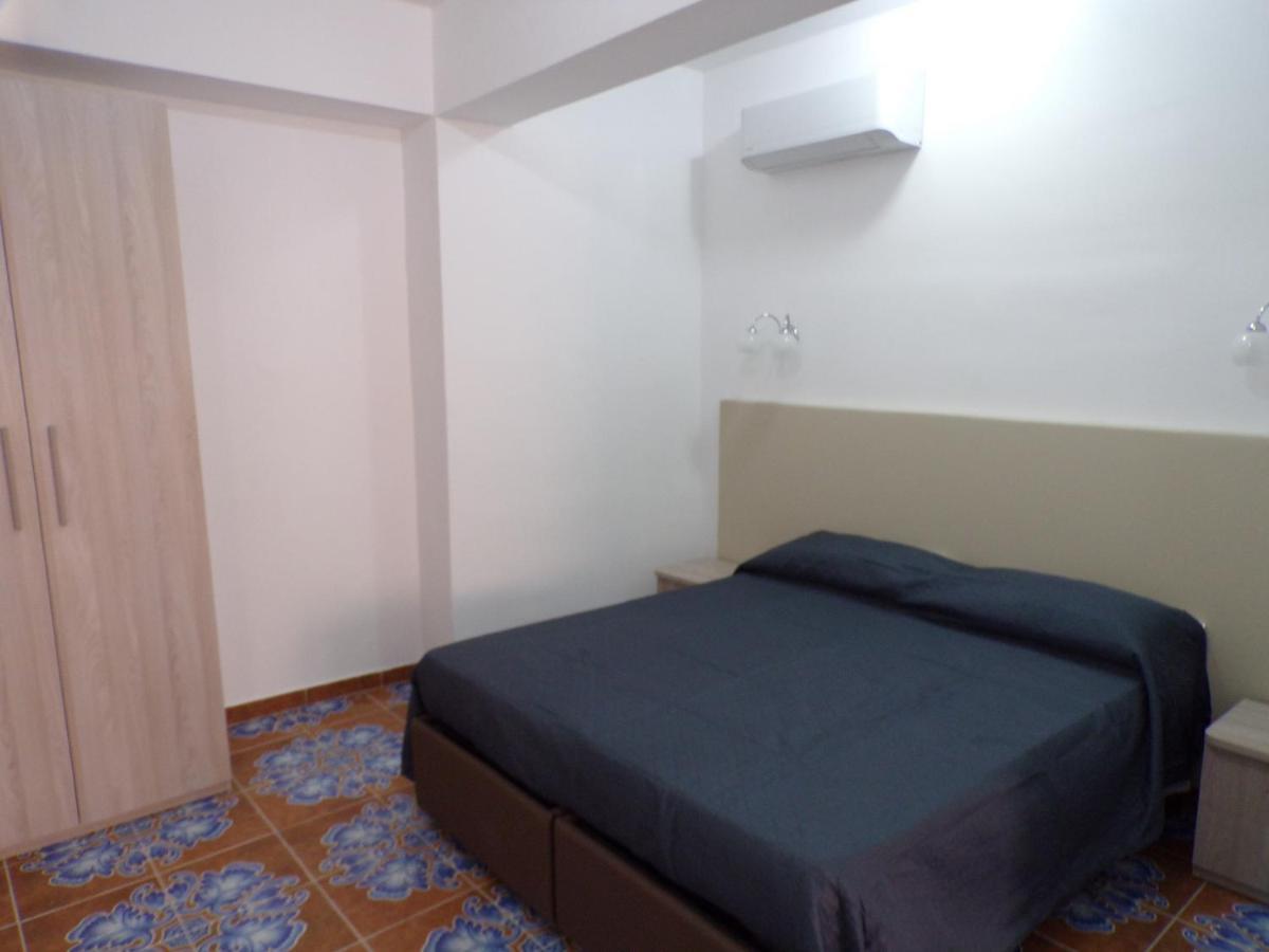 Nuova Aurora Rent Rooms Roccalumera Exteriér fotografie