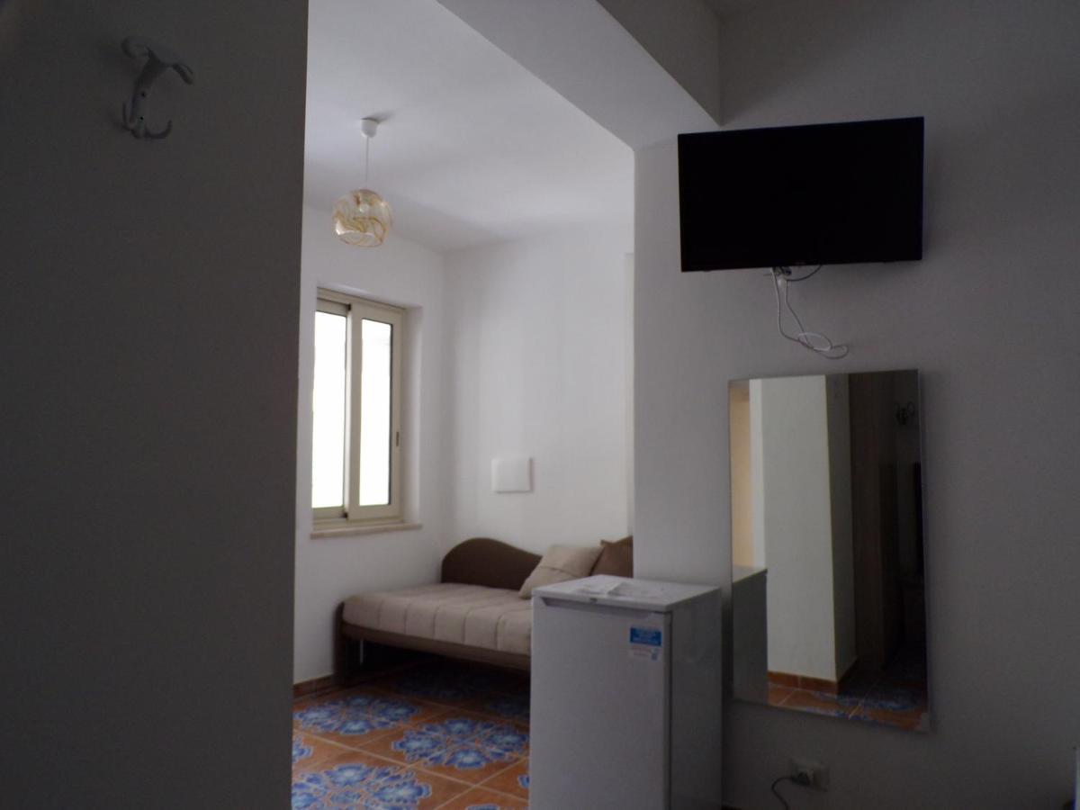 Nuova Aurora Rent Rooms Roccalumera Exteriér fotografie