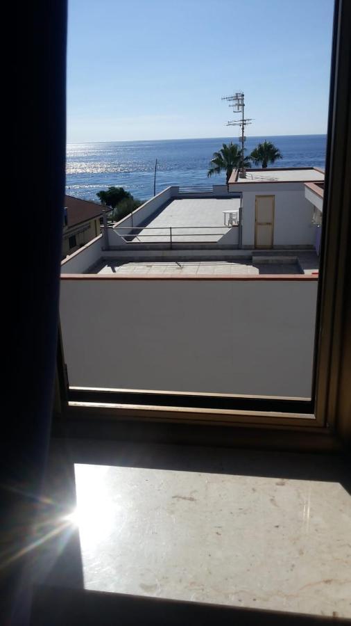 Nuova Aurora Rent Rooms Roccalumera Exteriér fotografie