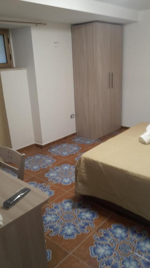 Nuova Aurora Rent Rooms Roccalumera Exteriér fotografie