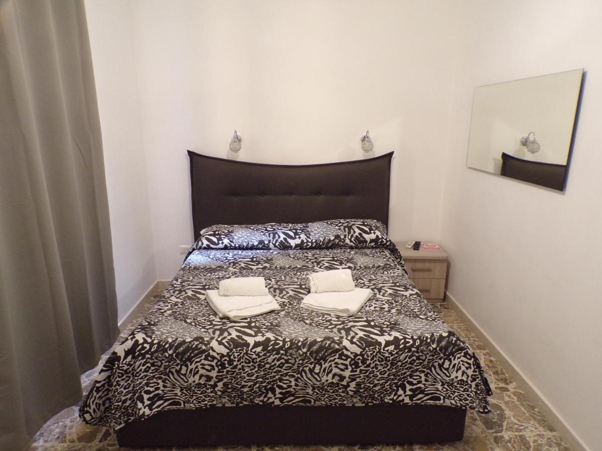 Nuova Aurora Rent Rooms Roccalumera Exteriér fotografie